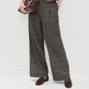 LE BOP Reese Pleated Pants size 00. Like new!